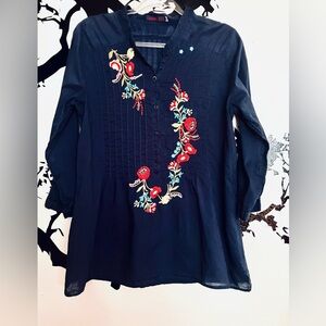 Johnny Was embroidered navy blue lightweight cotton tunic, size medium
